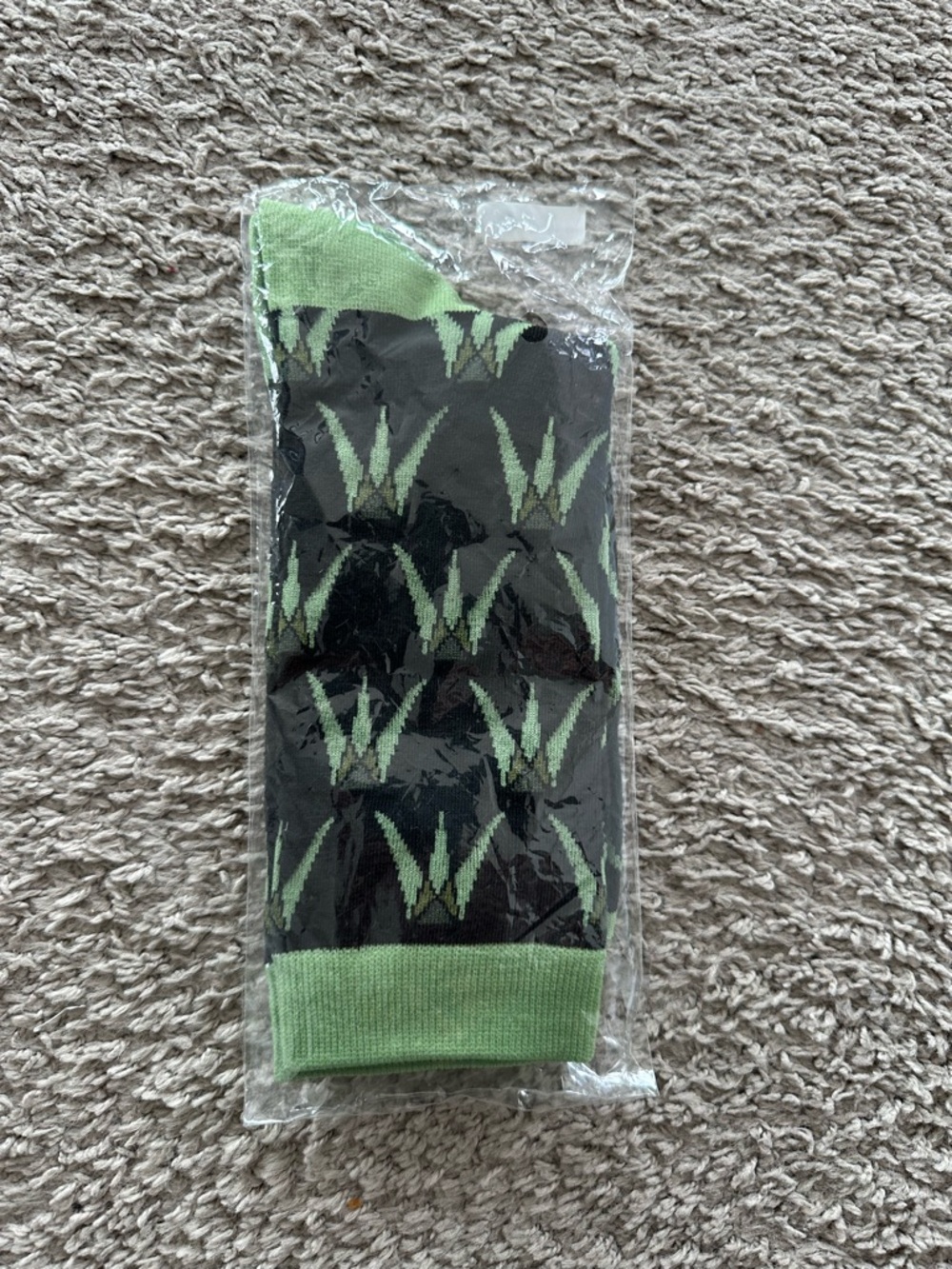 🌞Sale 3 for $15 Men's Black Socks with Green Geometric Accent - Casual Crew